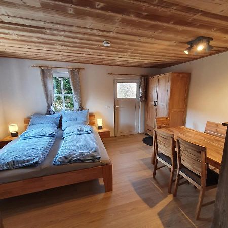 Alte Backstube - Ferienwohnung Huettenstube Und Ferienzimmer Auszeit Erkenbrechtsweiler ภายนอก รูปภาพ