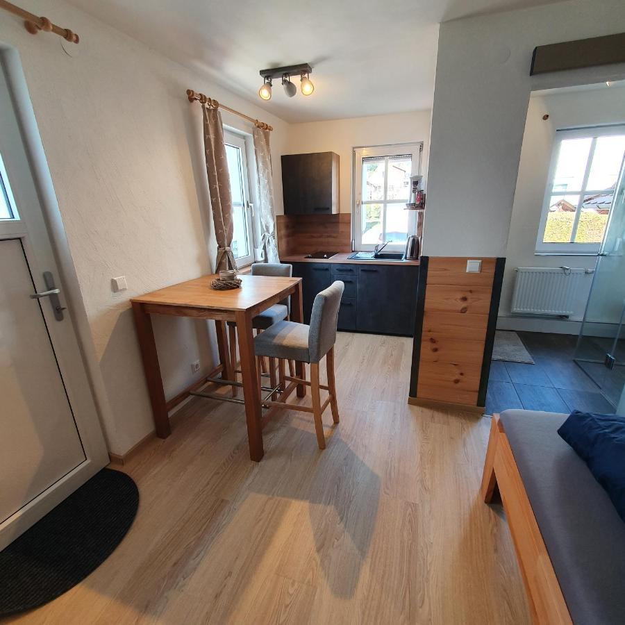Alte Backstube - Ferienwohnung Huettenstube Und Ferienzimmer Auszeit Erkenbrechtsweiler ภายนอก รูปภาพ