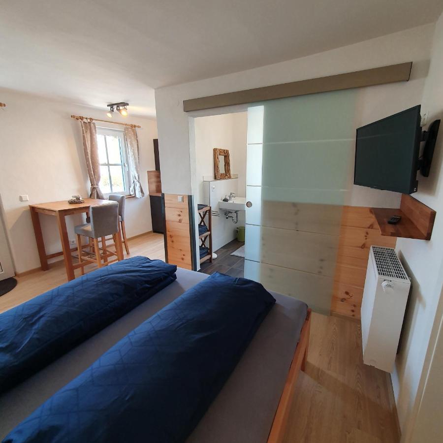 Alte Backstube - Ferienwohnung Huettenstube Und Ferienzimmer Auszeit Erkenbrechtsweiler ภายนอก รูปภาพ