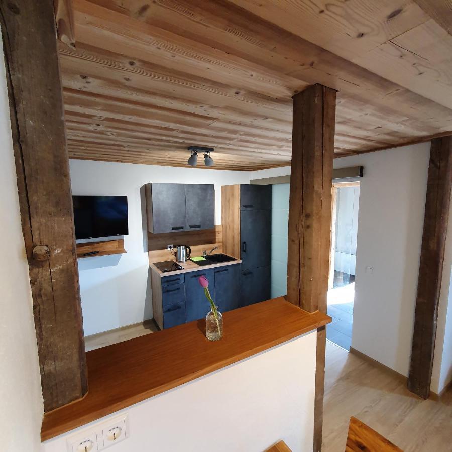 Alte Backstube - Ferienwohnung Huettenstube Und Ferienzimmer Auszeit Erkenbrechtsweiler ภายนอก รูปภาพ